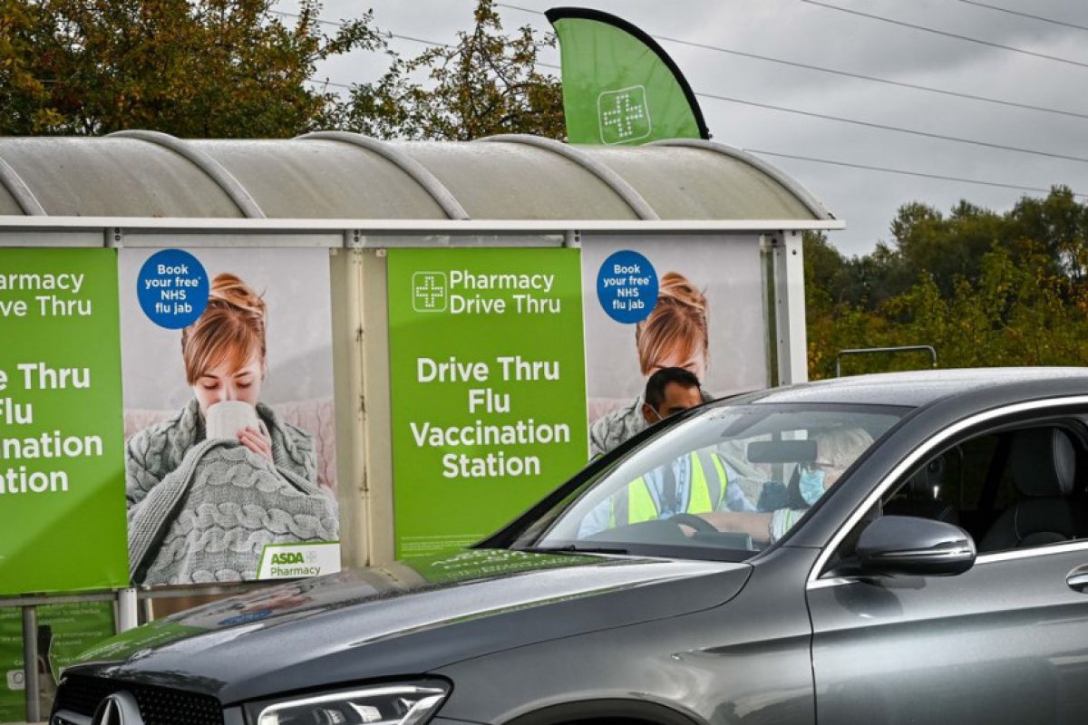 Започват имунизации и в Asda!