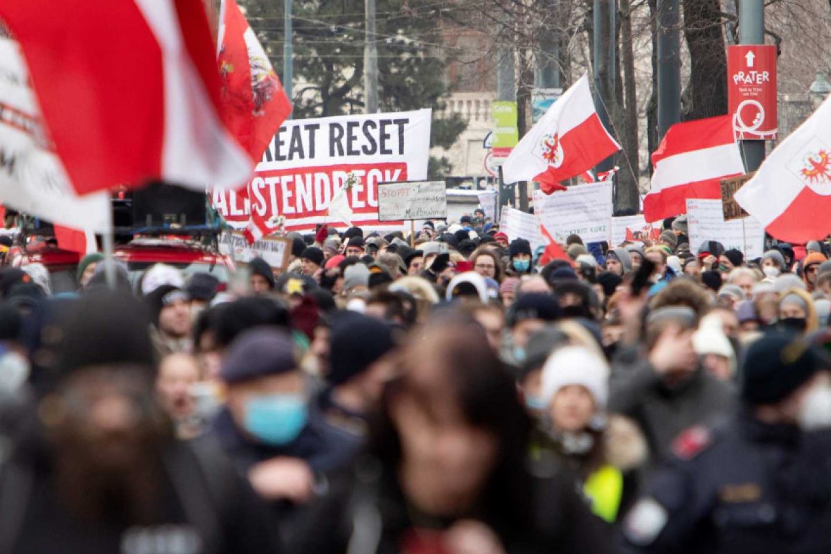 50 000 протестираха срещу строгите ковид ограничения във Виена!
