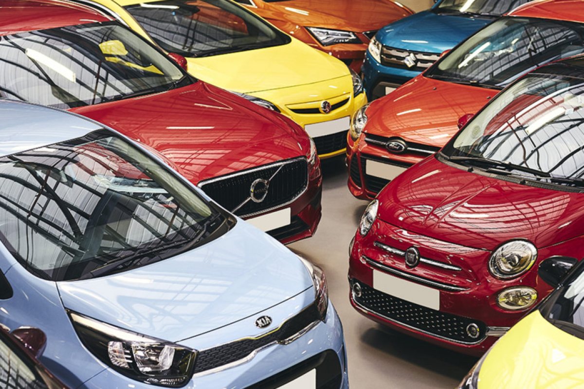 Продажбите на автомобили във Великобритания се сринаха