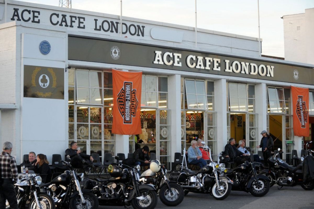 Легендарното Ace Cafe, събира лондонските рокери от почти век. (СНИМКИ)
