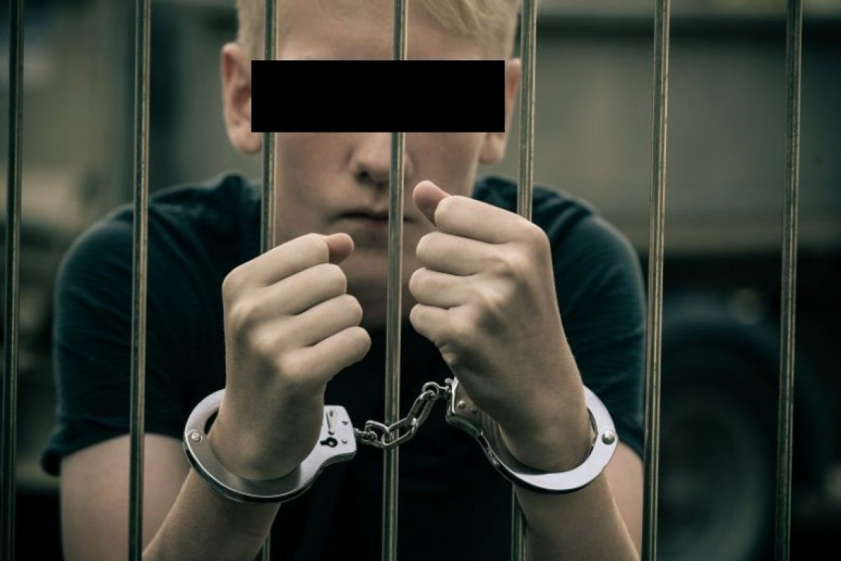 Илфорд, Лондон: 12 годишно дете е арестувано за грабеж и опит за убийство с нож.