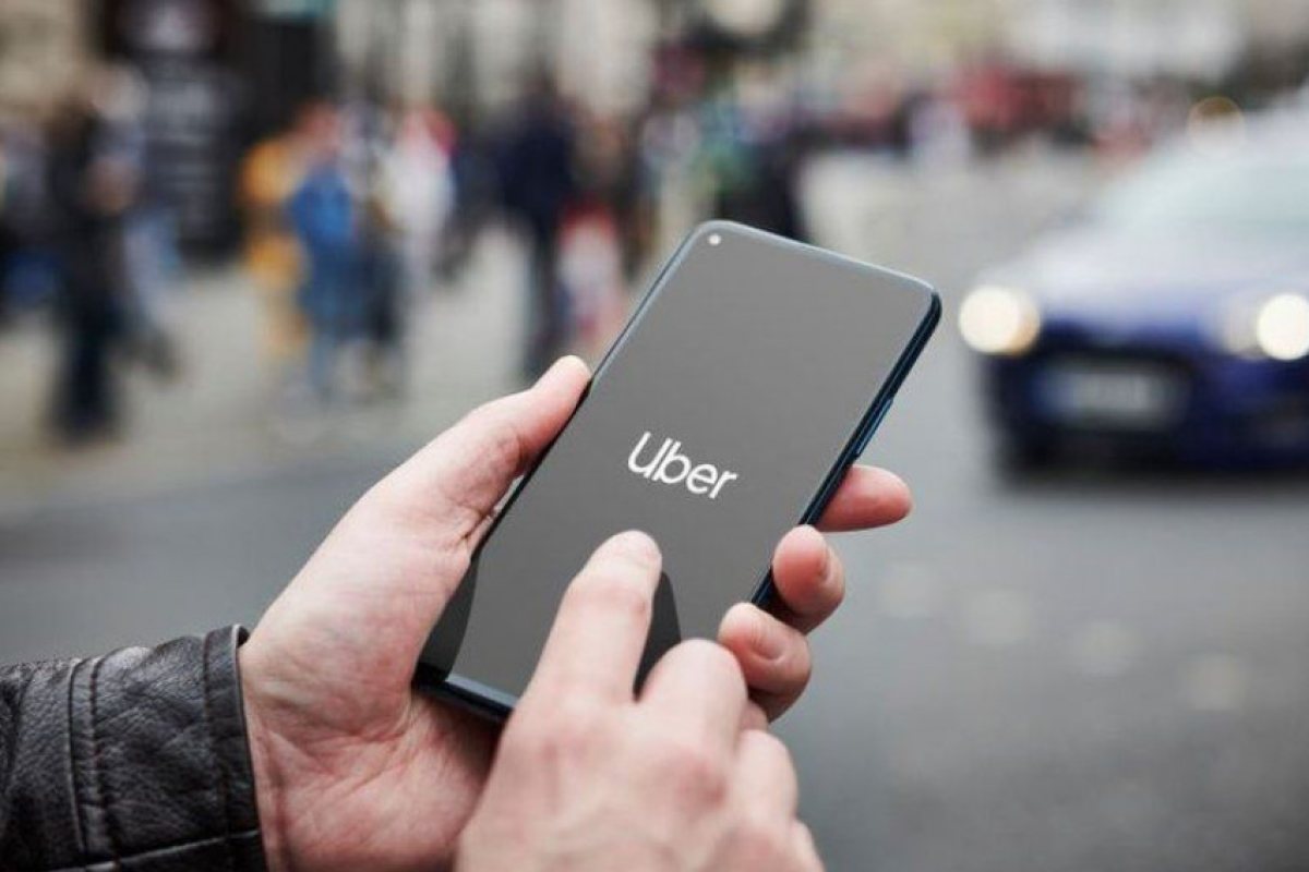 Великобритания: Uber призна шофьорите си за наети работници с право на почасово плащане, платен отпуск и пенсия
