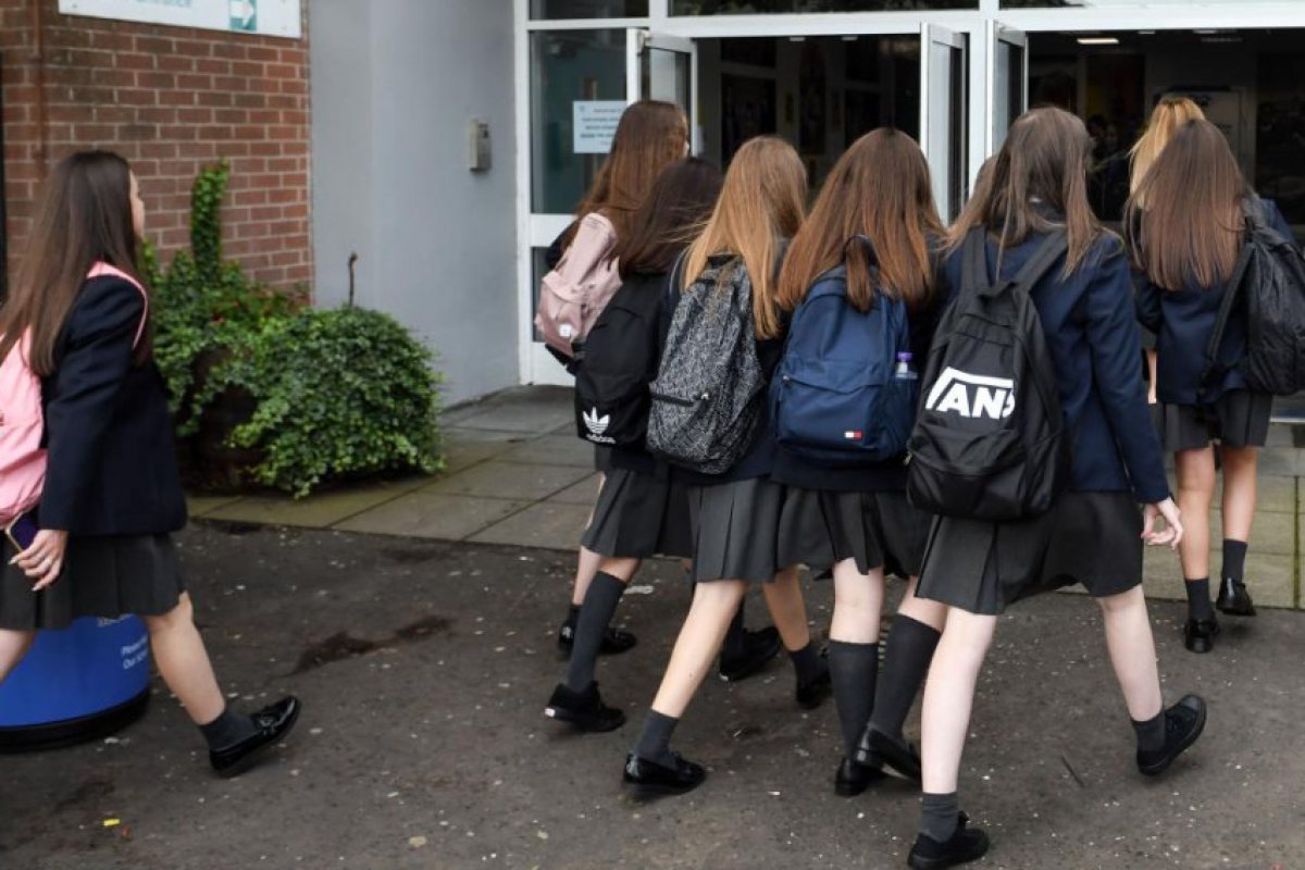 Повишаване на заболелите от Covid -19 сред учениците в UK