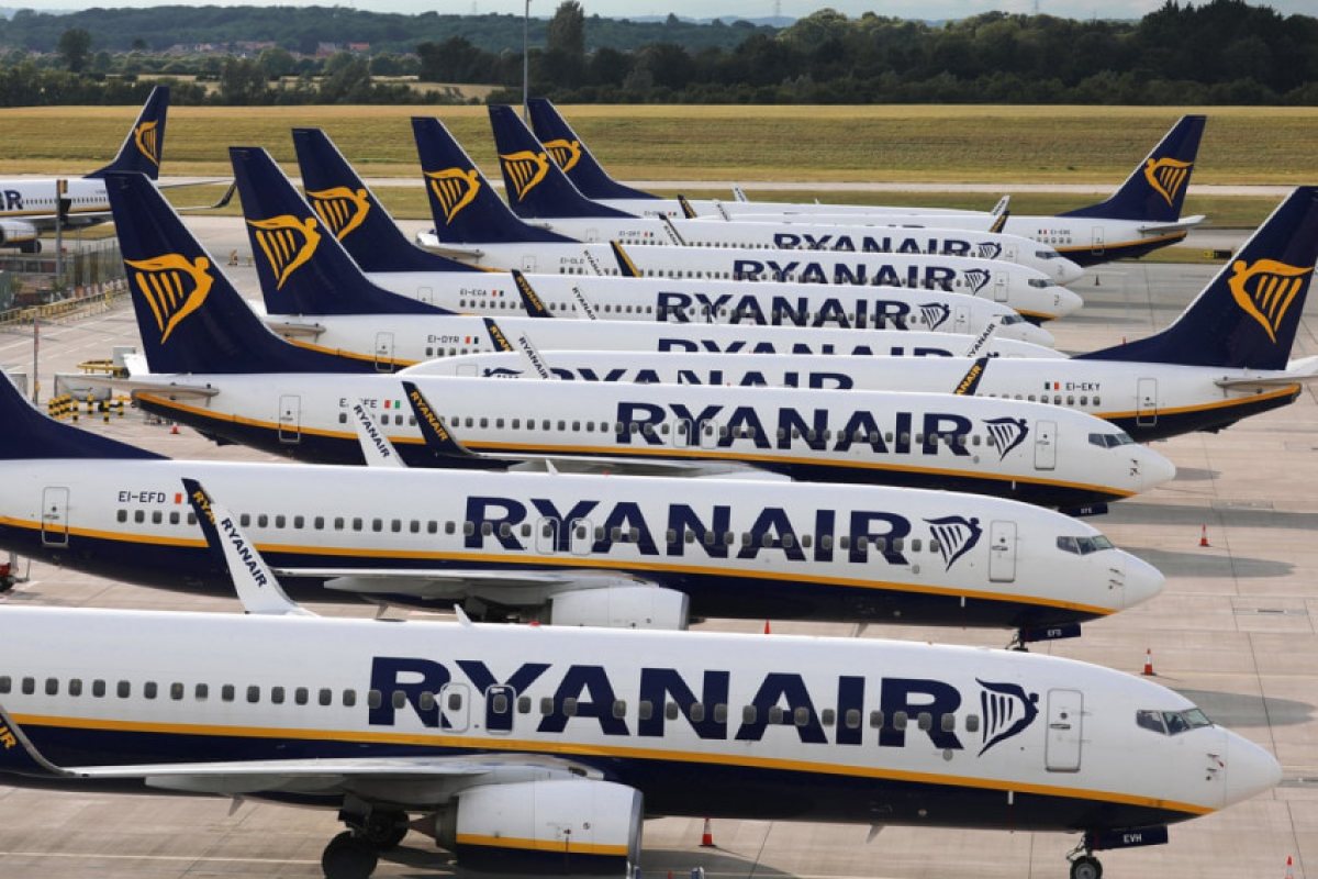 Великобритания разследва "Ryanair" за откази да връщат пари при отменени полети