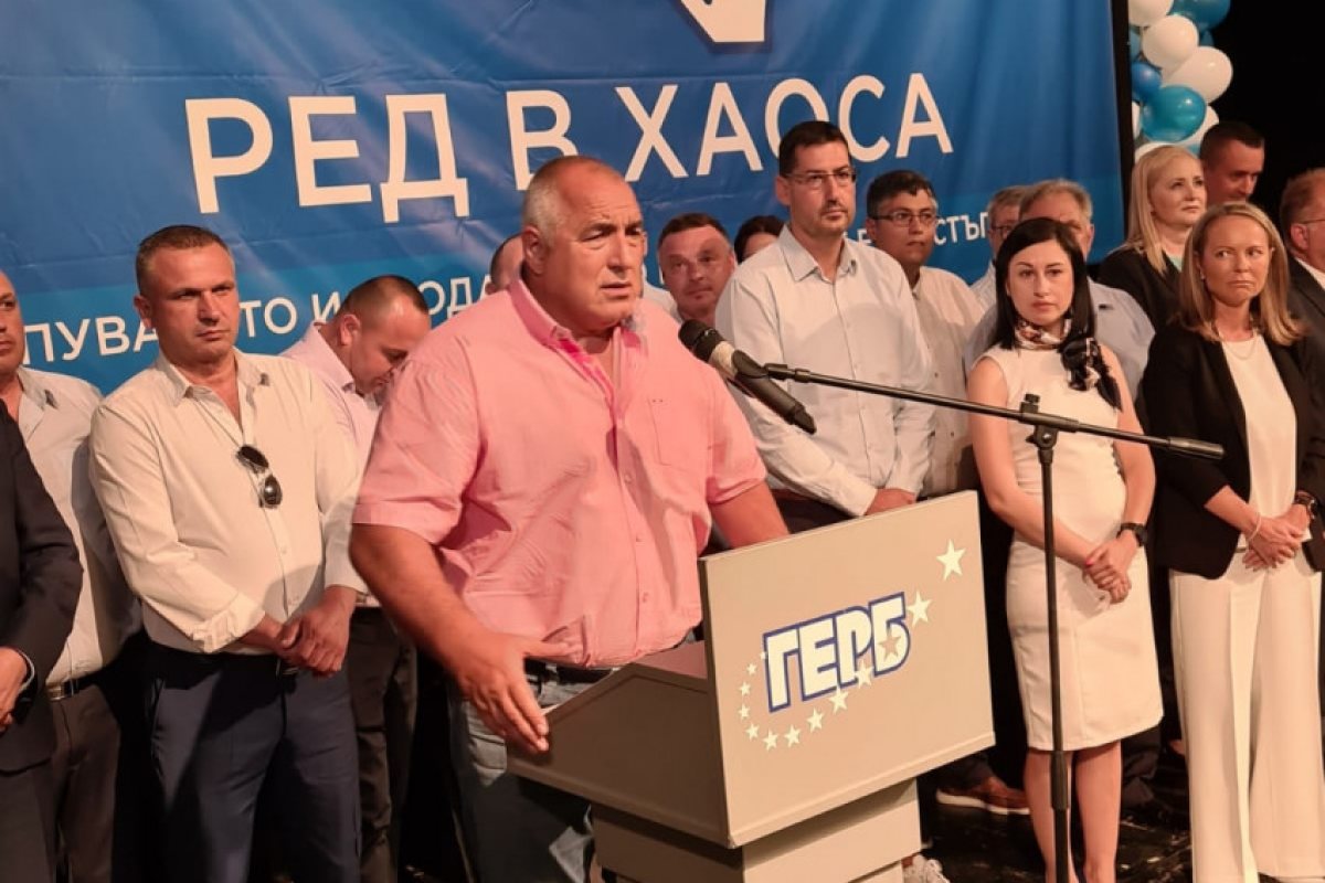 Бойко Борисов: "Слави иска да стои отстрани, а трябва да се носи отговорност с подписа. Ето това е задкулисие"