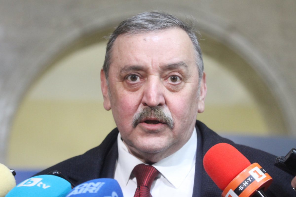 Проф. Кантарджиев: "Ако имате хрема и болки в гърлото, веднага ковид-тест!"