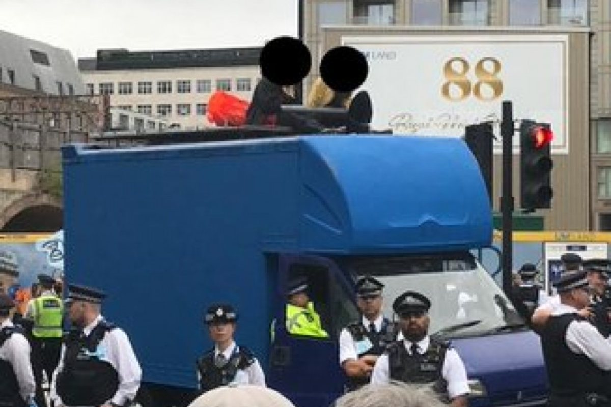 11 ареста за протестиращите блокирали Tower Bridge 