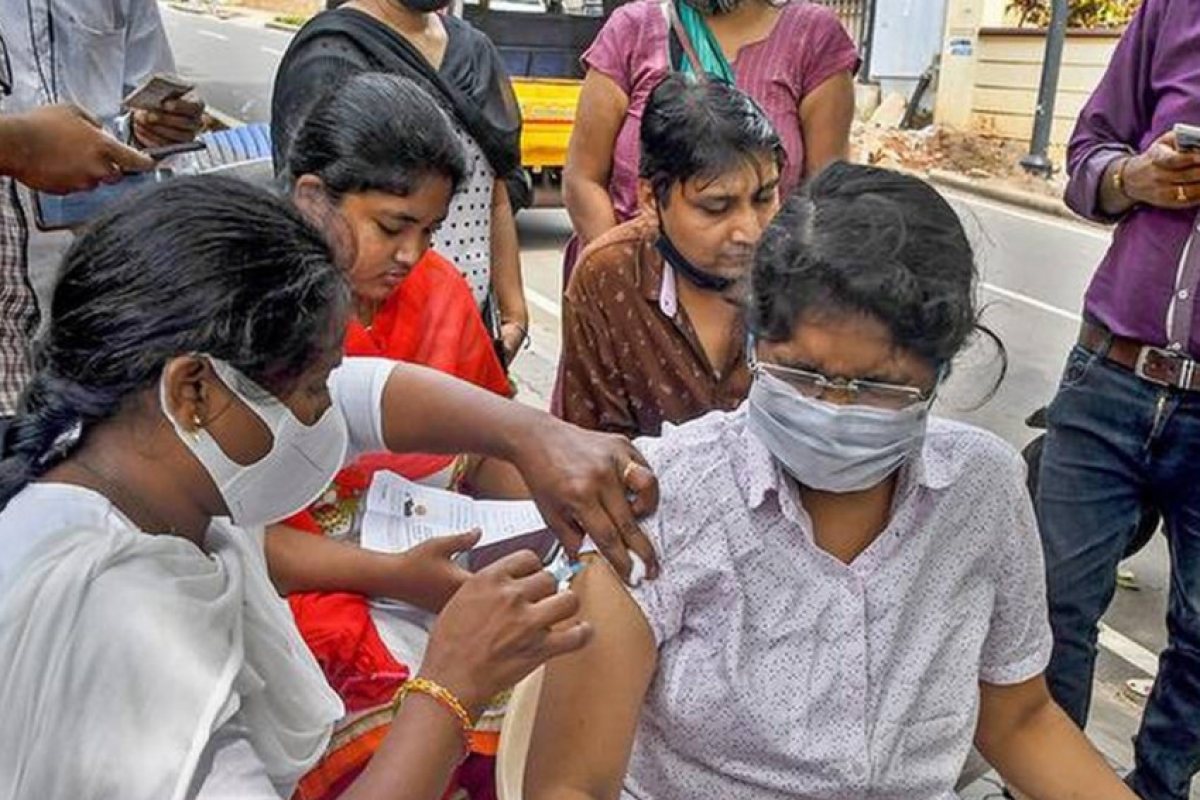Индия постави един милиард дози от ковид-ваксините на своите граждани!