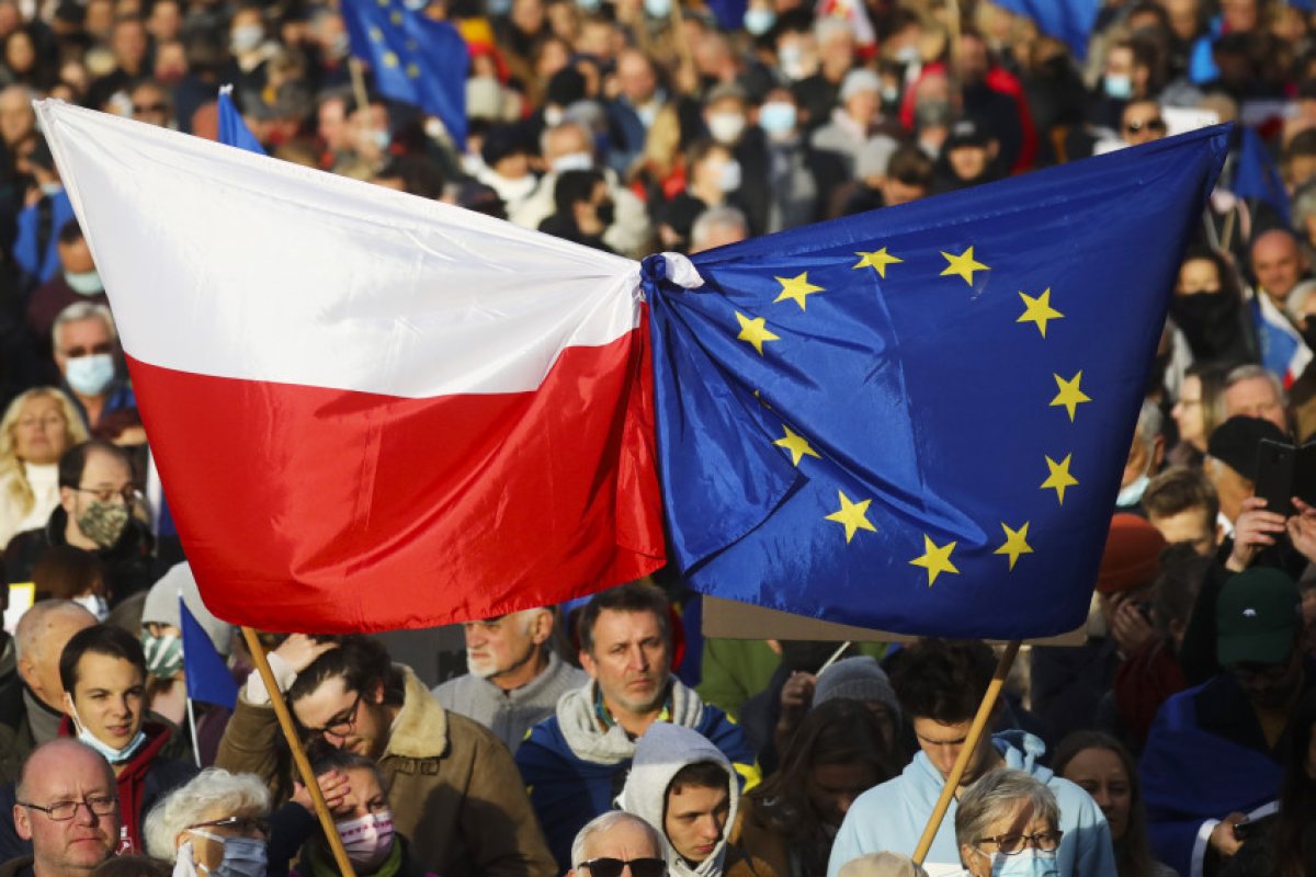 Европейският съд наложи на Полша глоба по 1 милион евро на ден при това със задна дата!
