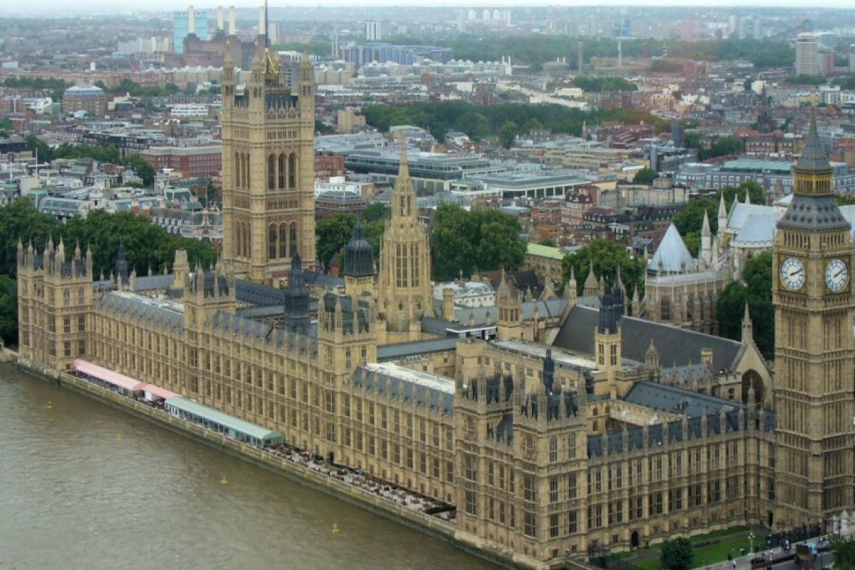Лондон: Покривът на парламента е реставриран парче по парче в продължение на десет години (VIDEO)