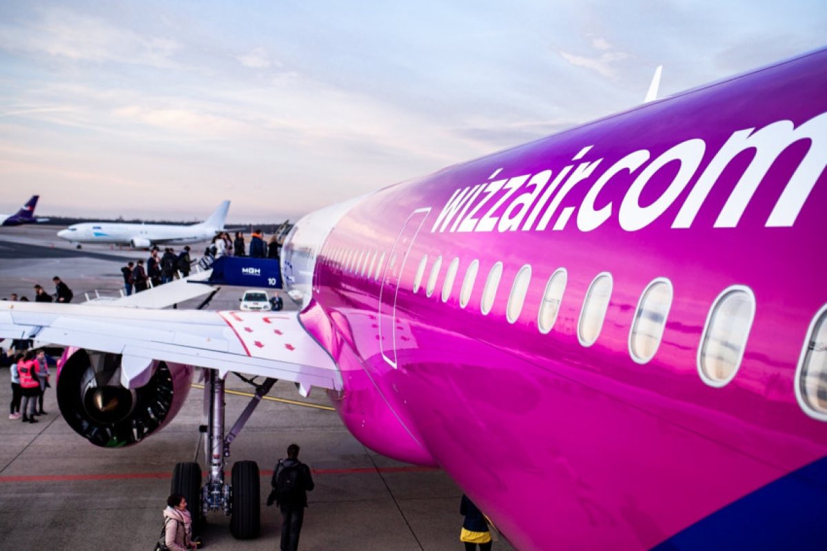 Нашенци изкараха цяла нощ в самолет на Wiz Air, чакайки полет до София