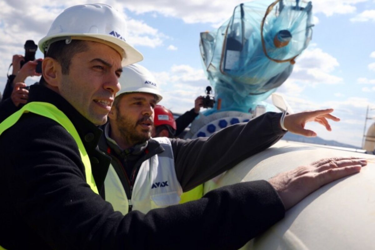Кирил Петков излъга, че втечнената газ, която договори е по-евтината от тази, която сега използваме