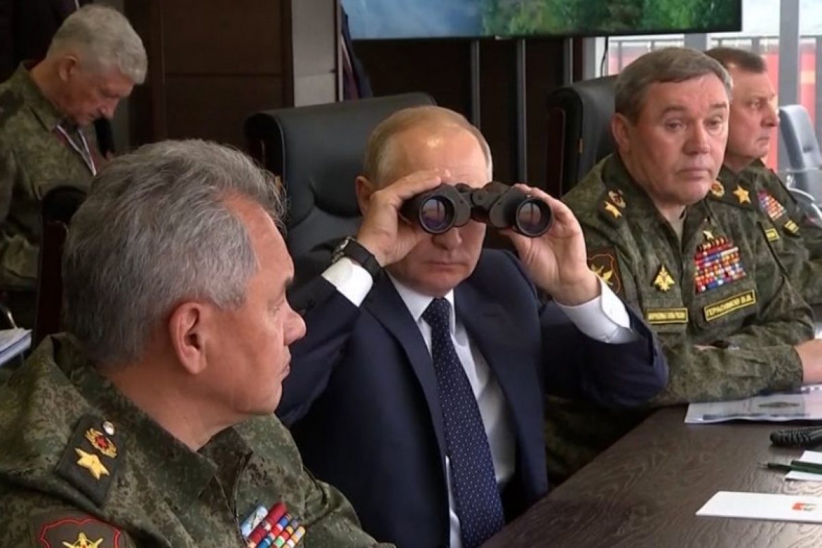 Зеленски: Русия не се интересува само от Украйна, Путин иска територията от София до Варшава