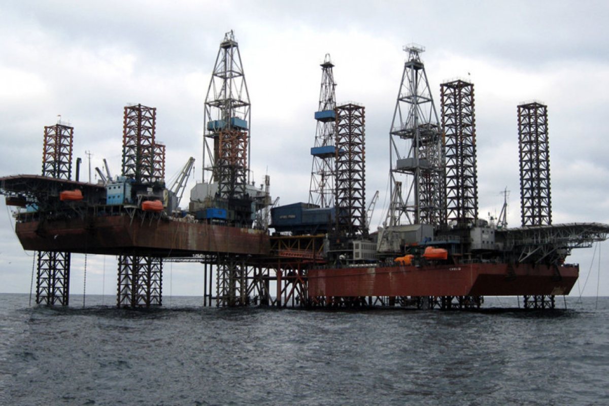 Украйна атакува руски нефтени платформи в Черно море, има изчезнали и ранени