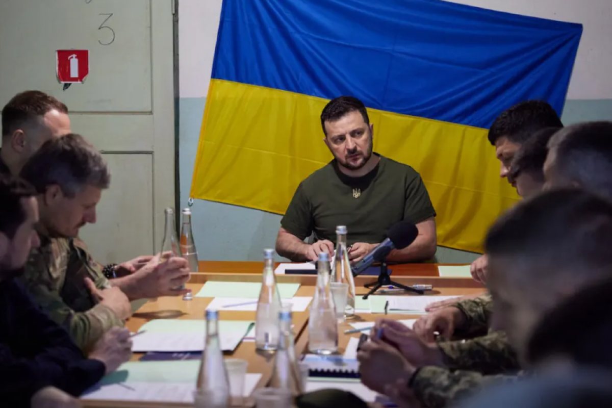 Зеленски призна за сериозни трудности на източния фронт около Северодонецк и Лисичанск