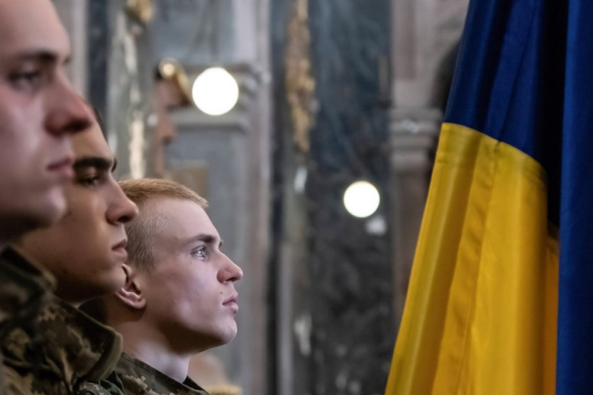 Украинските сили нанесоха днес над 30 ракетни удара по руска база в окупирания от Русия южен град Мелитопол