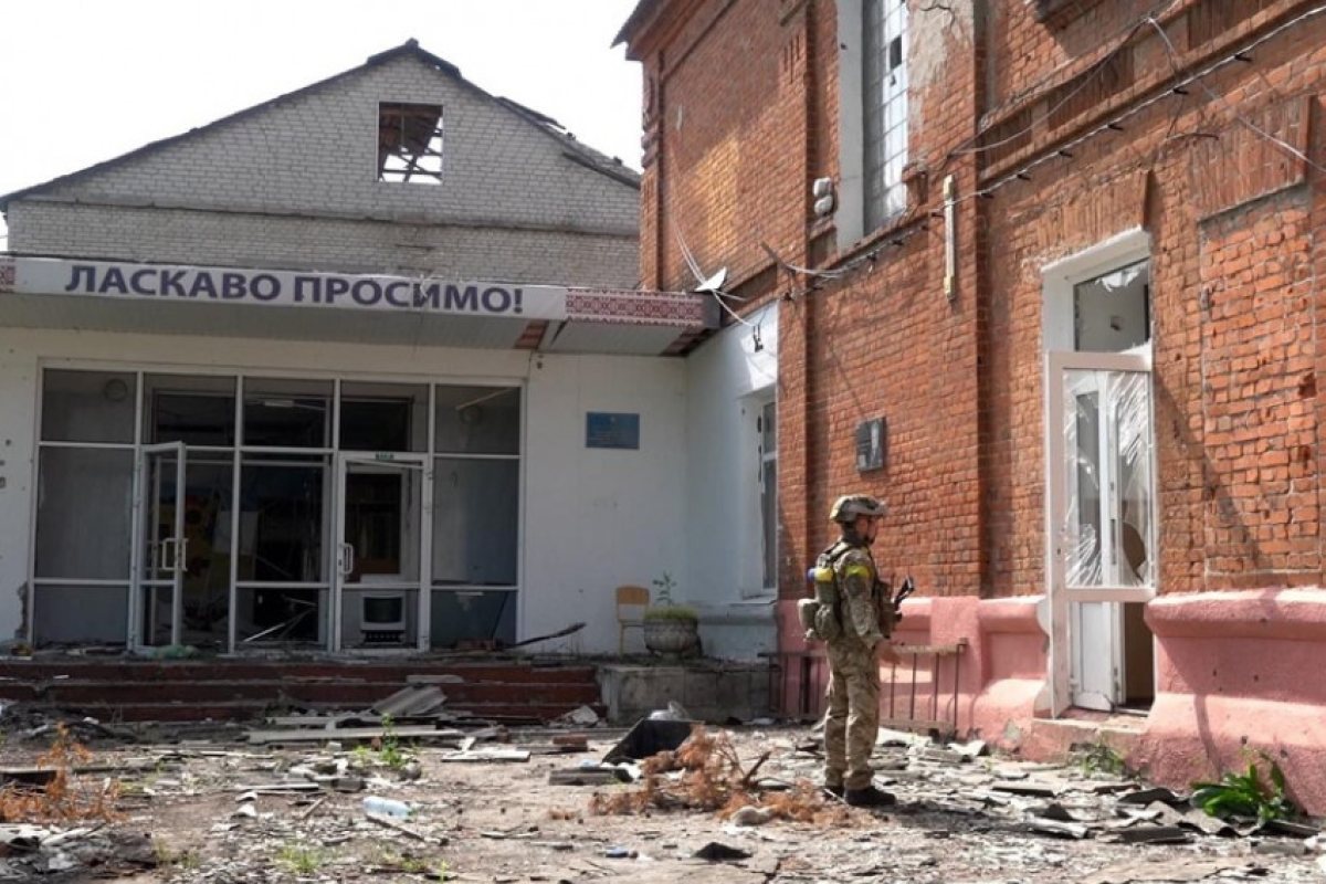 Зеленски посети отново фронта, поиска още оръжия от Запада за да може да се сражава ефективно срещу настъпващата руска армия, украинския президент не пропусна да благодари на САЩ за поредният пакет военна помощ 
