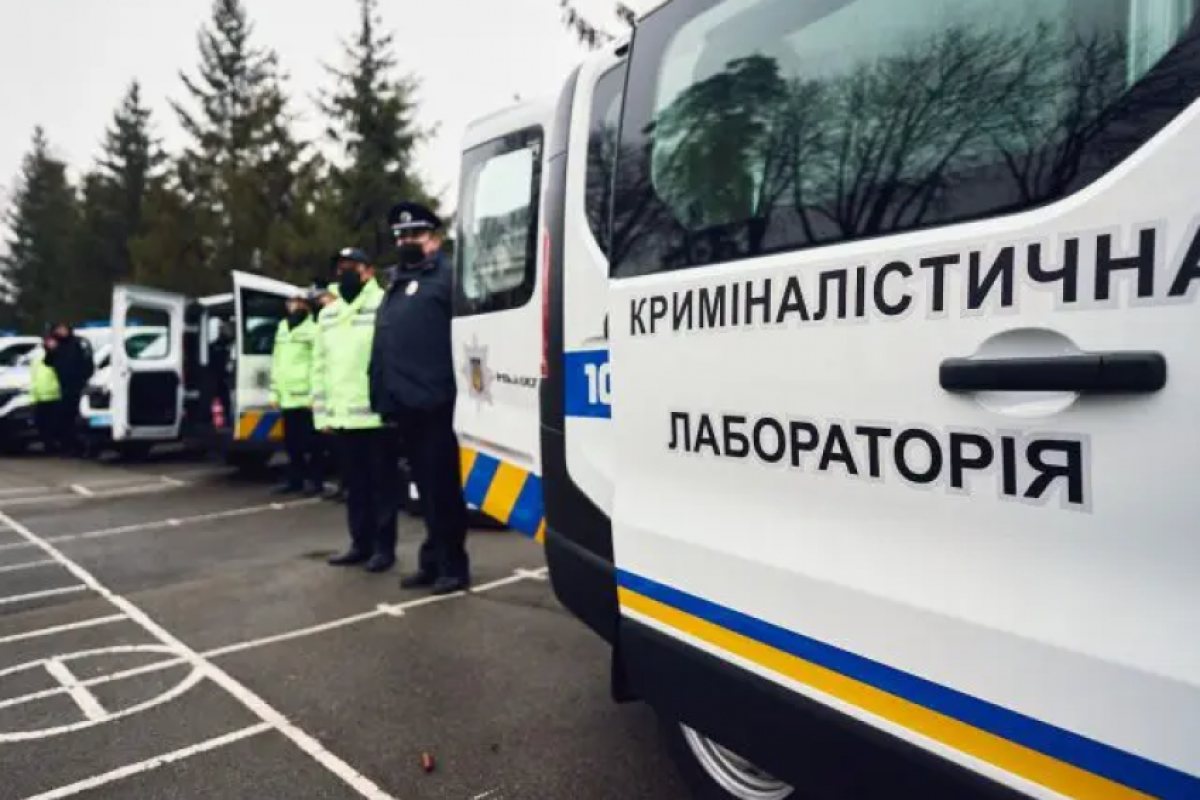Франция e дарила на Украйна мобилна лаборатория за ДНК анализи и заяви, че  ще продължи подкрепата си за "борбата срещу безнаказаността", на фона на множащите се обвинения срещу руските въоръжени сили за извършени военни престъпления