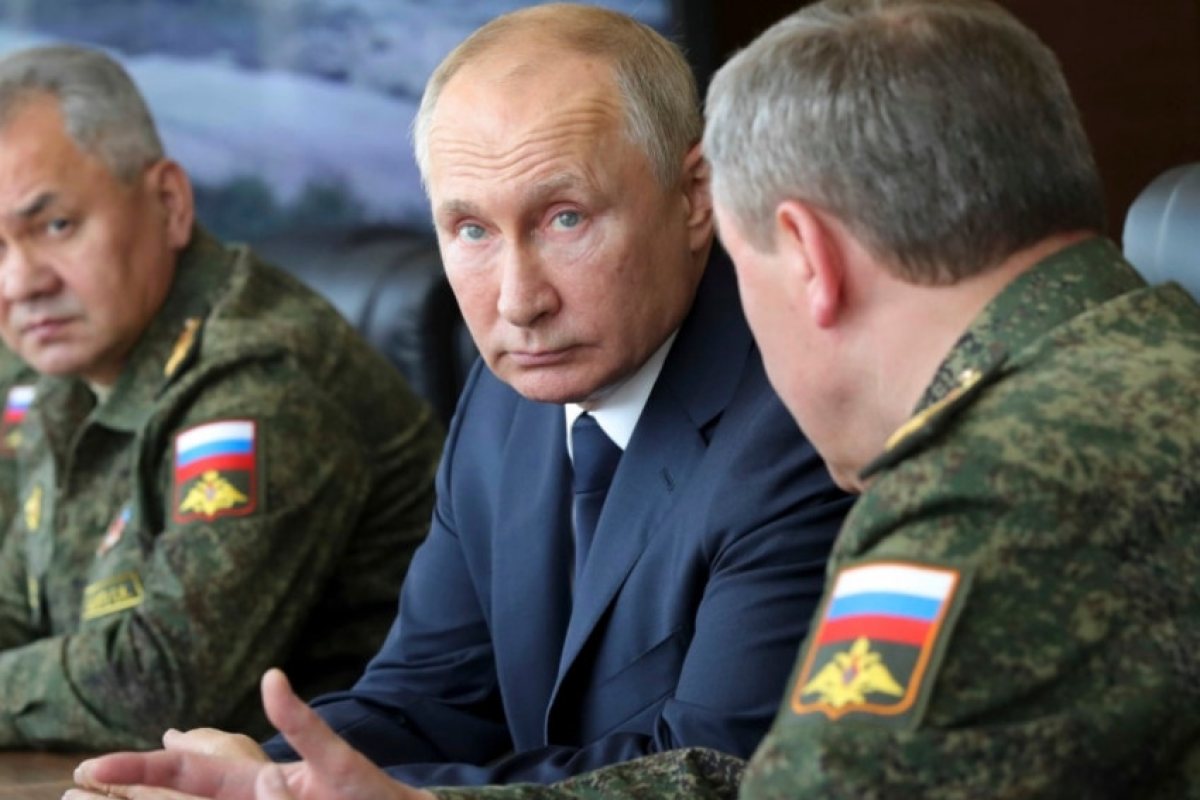 Руските акции се сринаха поради информациите, че Москва ще въведе военно положение, очаква се тази вечер обръщение на Владимир Путин към руснаците, обръщение ще направи и военният министър Шойгу
