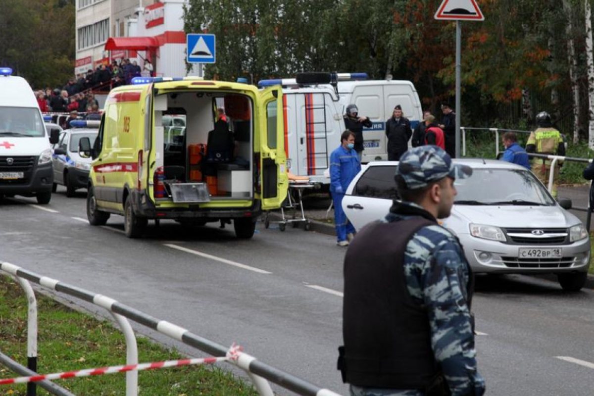 Тринайсет са вече жертвите от стрелбата, отекнала днес в училище в град Ижевск, Централна Русия, столица на република Удмуртия.