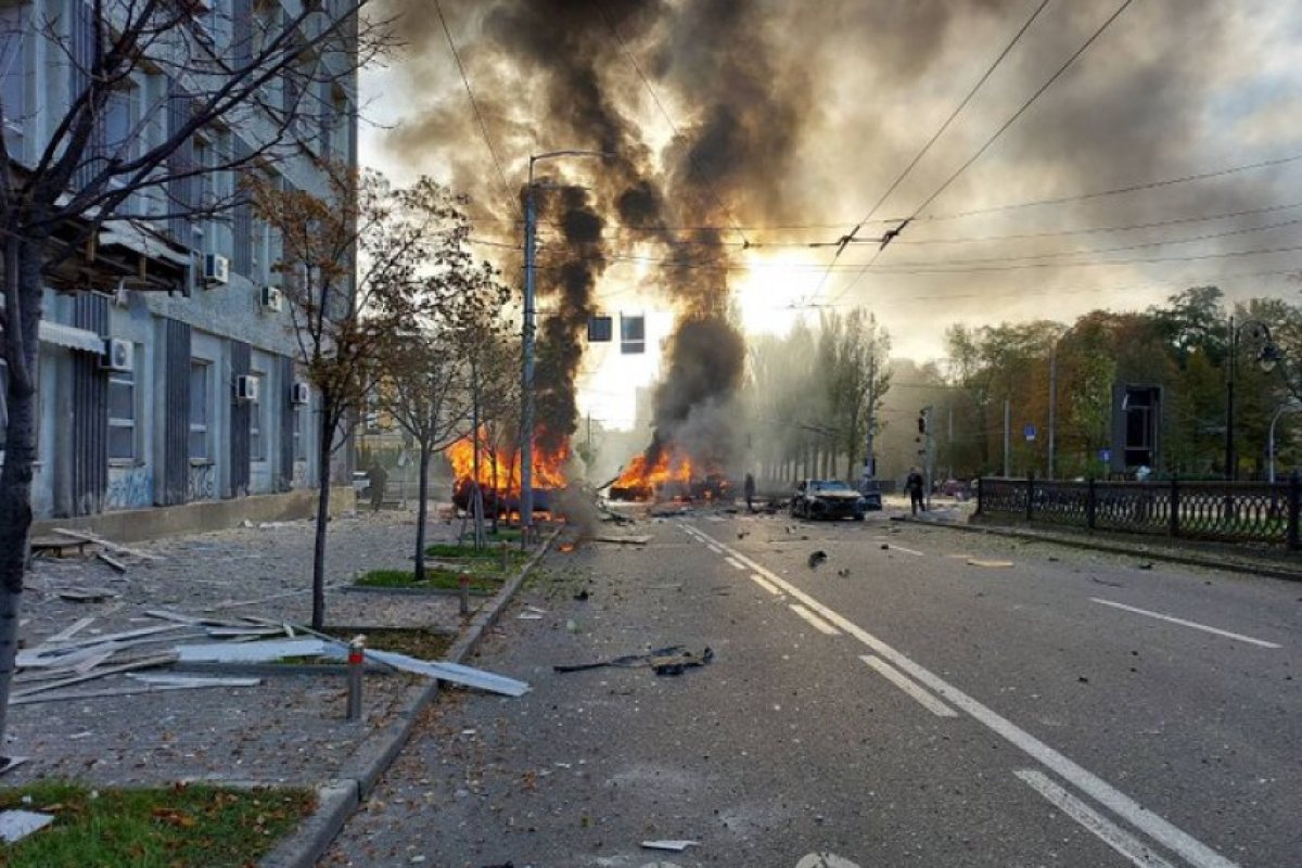В знак на отмъщение за "Кримския мост" Русия удари с ракети Киев, Лвов, Житомир и Тернопол. 