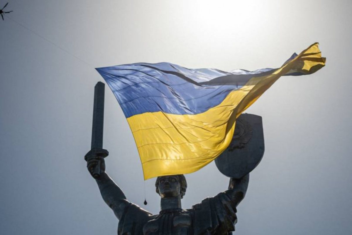 Зеленски: Украинското знаме ще бъде издигнато в окупирания Крим отново, само тогава света ще усети, че войната е свършила