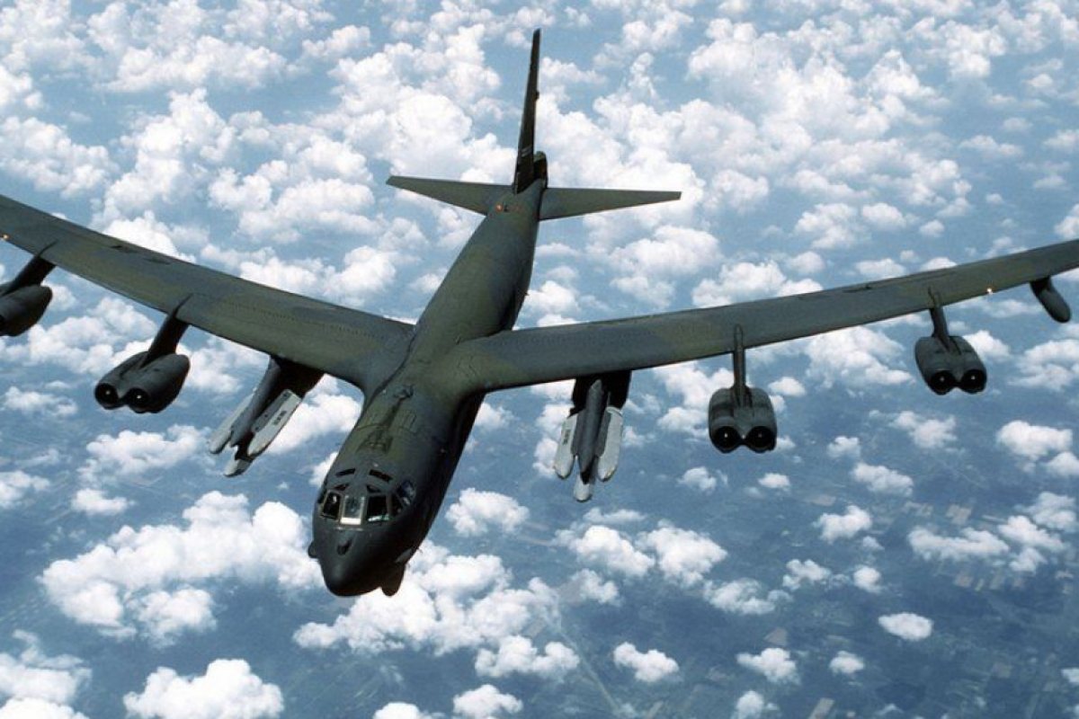 САЩ разполагат бомбардировачи Б-52 способни да носят ядрено оръжие в Австралия