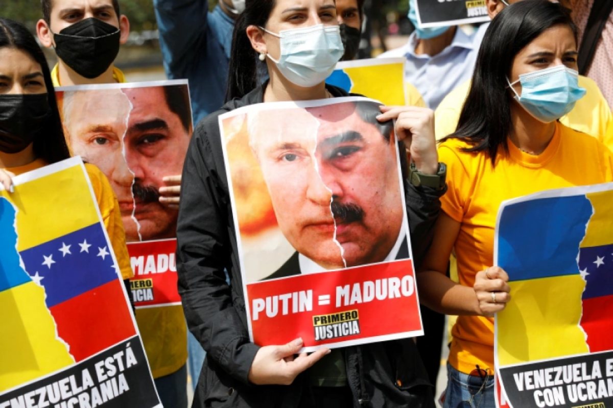 САЩ премахнаха част от петролните санкции на Венецуела, които бяха наложили след като не успяха да свалят Мадуро от власт