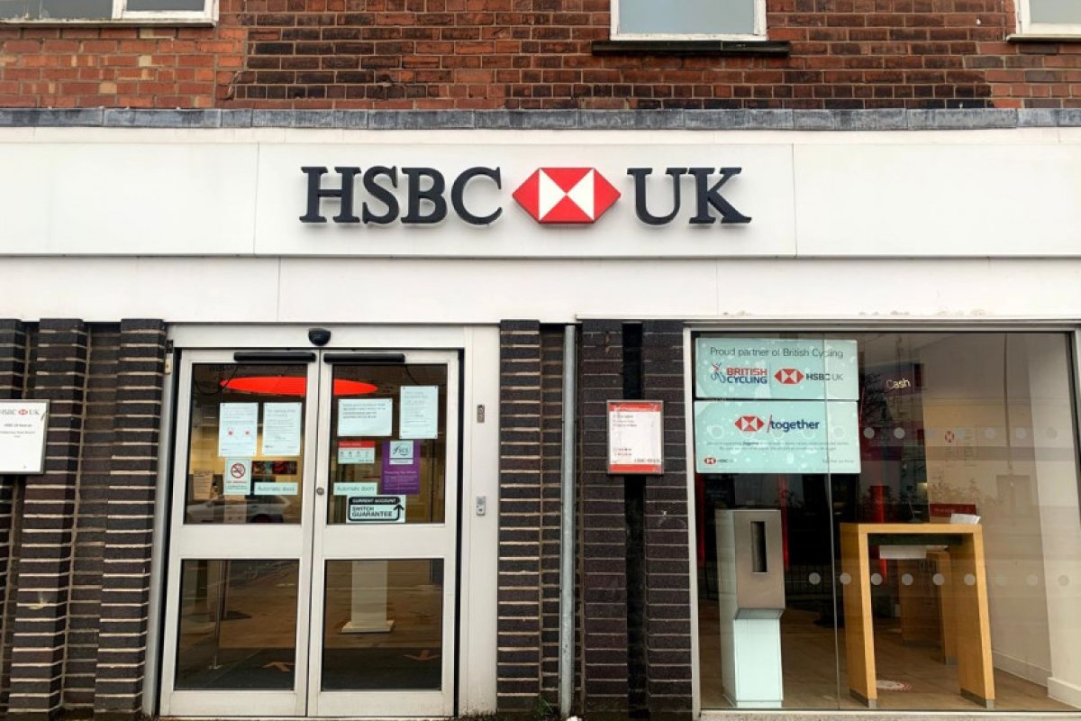  HSBC - Най-голямата частна банка на Острова затваря над сто клона за клиенти