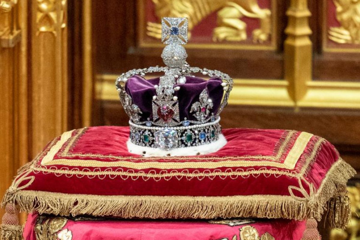 Готвят британската имперска корона за коронацията на Чарлз Трети