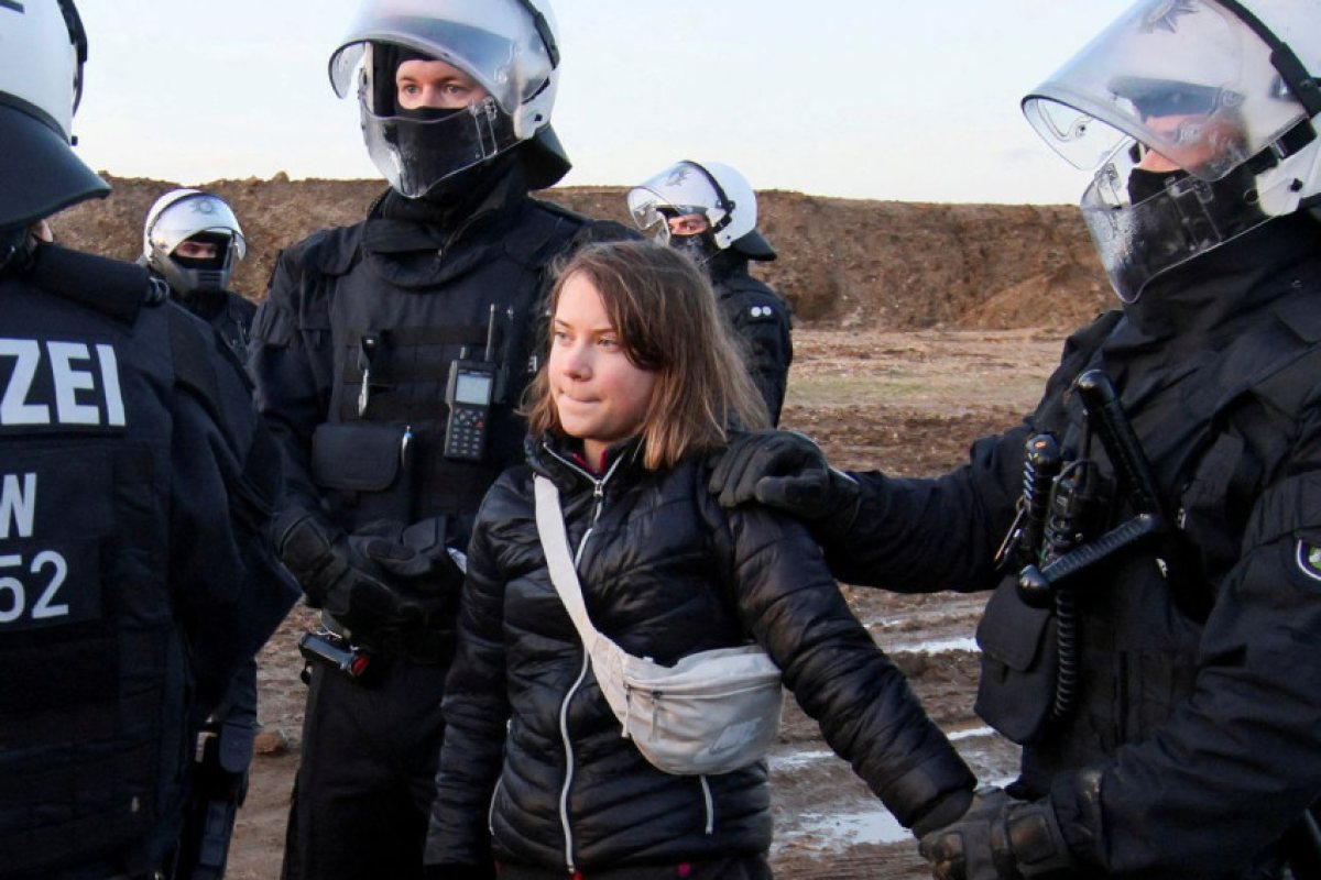 Арестуваха Грета Тунберг на еко протест в Германия