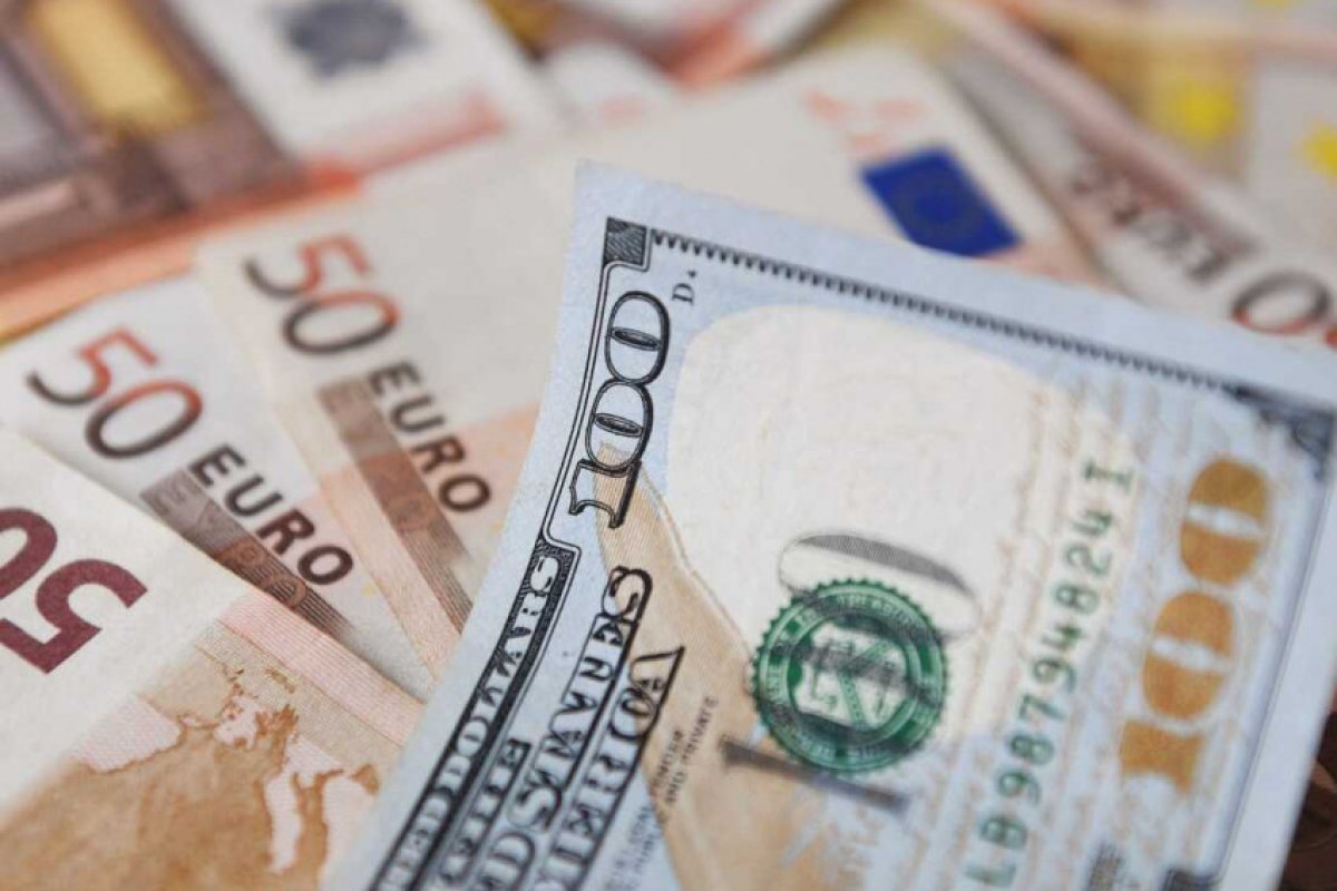 Еврото с нов 17 месечен връх спрямо долара