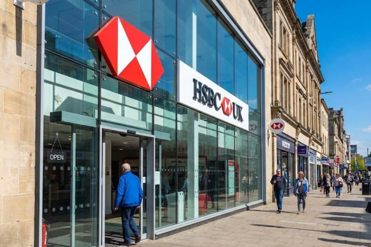 Добра новина за клиентите на HSBC: Банката обещава да не затваря нито един клон до 2027 г.