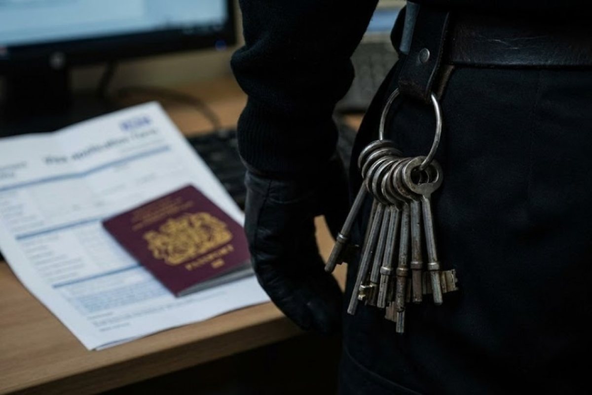 Емигранти спасяват затворите в UK: Стотици чуждестранни надзиратели получиха спешни визи, за да не рухне системата