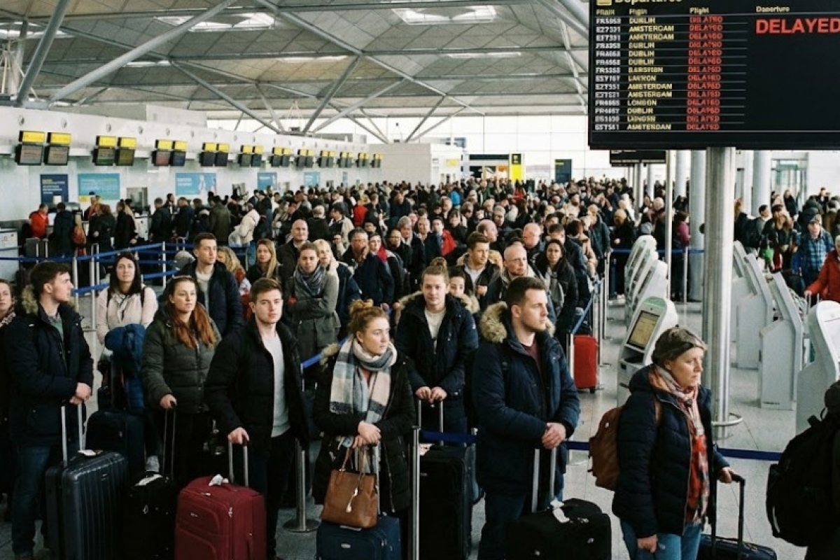 Голямото коледно пътуване започва: Очакват се хаос и закъснения на Stansted и Luton този уикенд