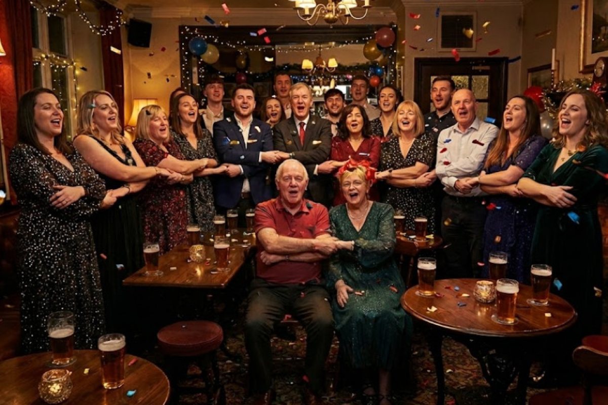 "Auld Lang Syne" и високият тъмнокос мъж: Странните новогодишни традиции на британците