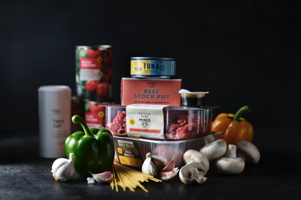 M&S с нова офанзива: Пуска над 30 бюджетни продукта, за да се конкурира с големите евтини вериги