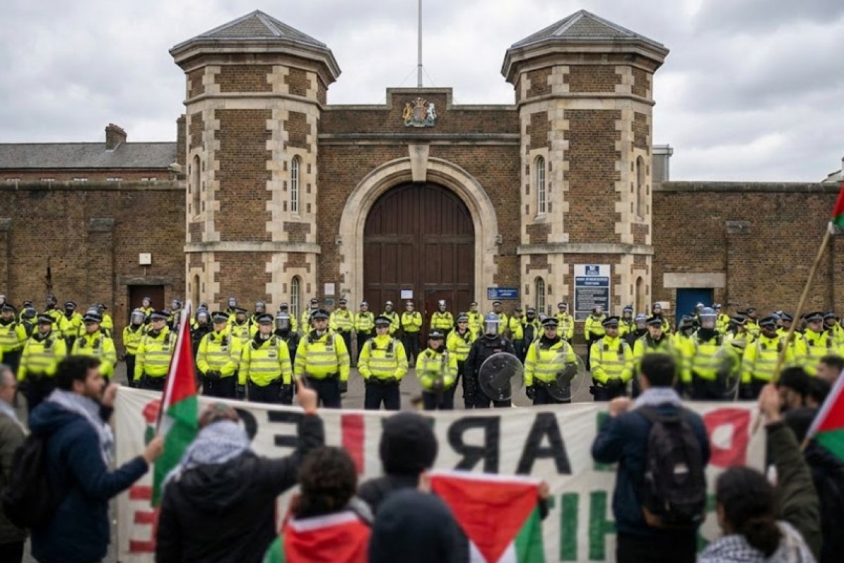Ескалация на протест в Лондон: 86 арестувани след щурм на затвора Wormwood Scrubs