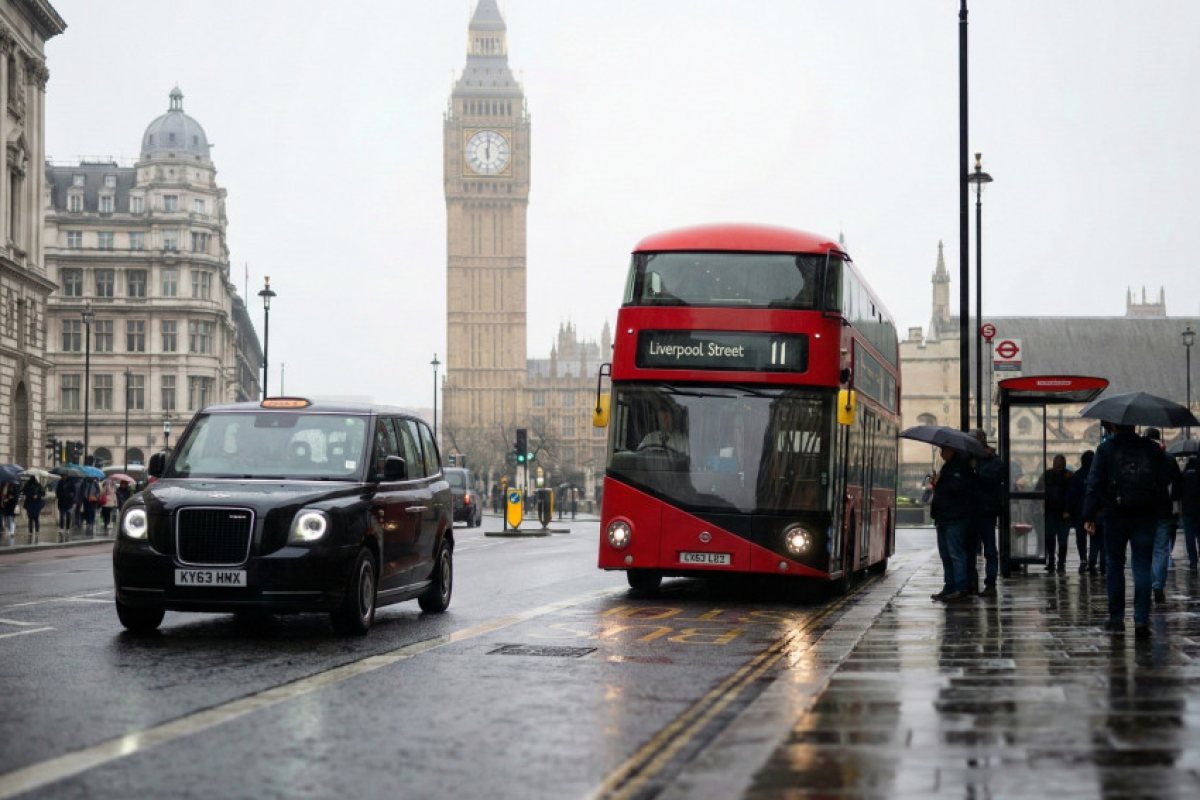 Исторически спад на пътниците в лондонските автобуси: TfL под натиск да "опростява" мрежата заради загуби
