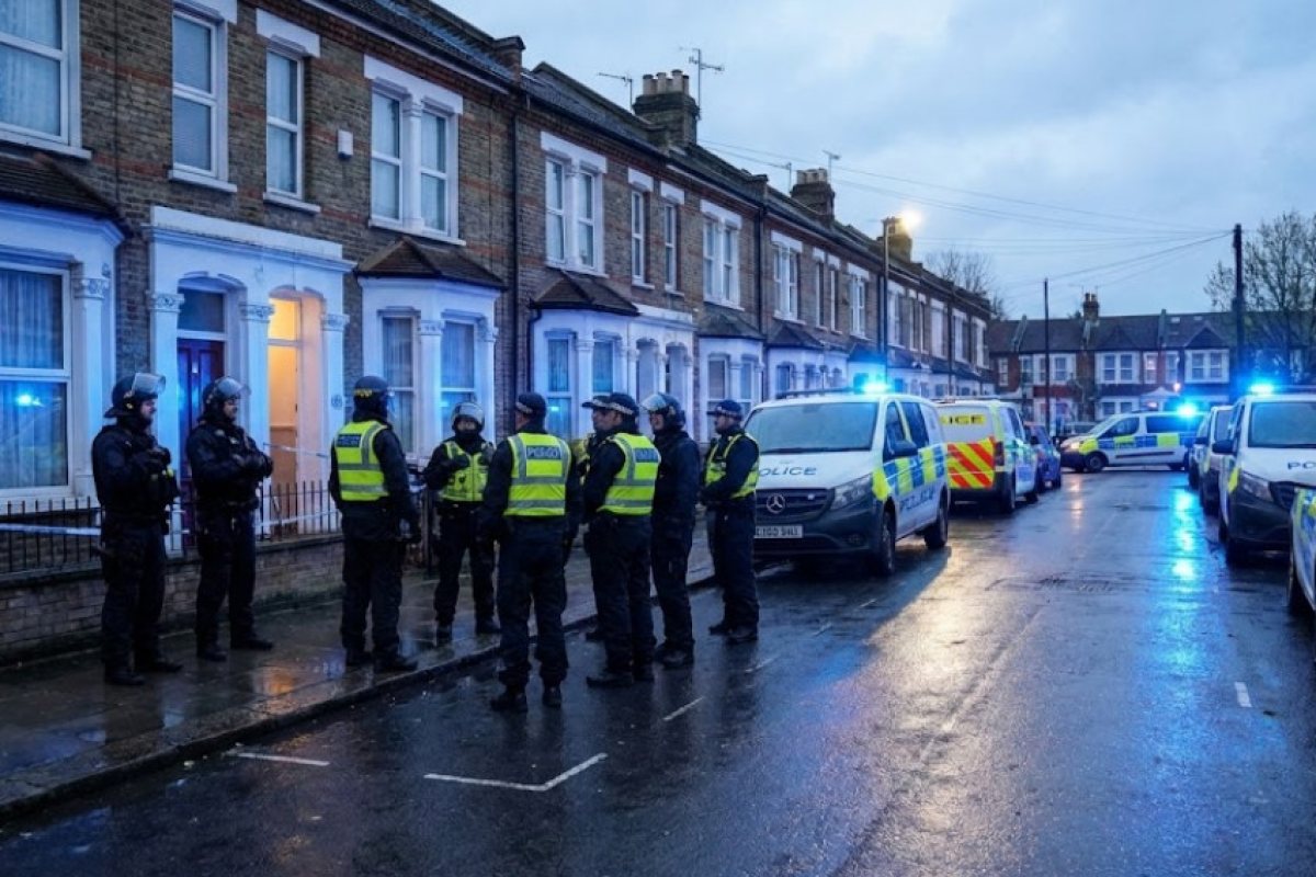Мащабна полицейска акция в Лондон: 23 арестувани и иззети оръжия