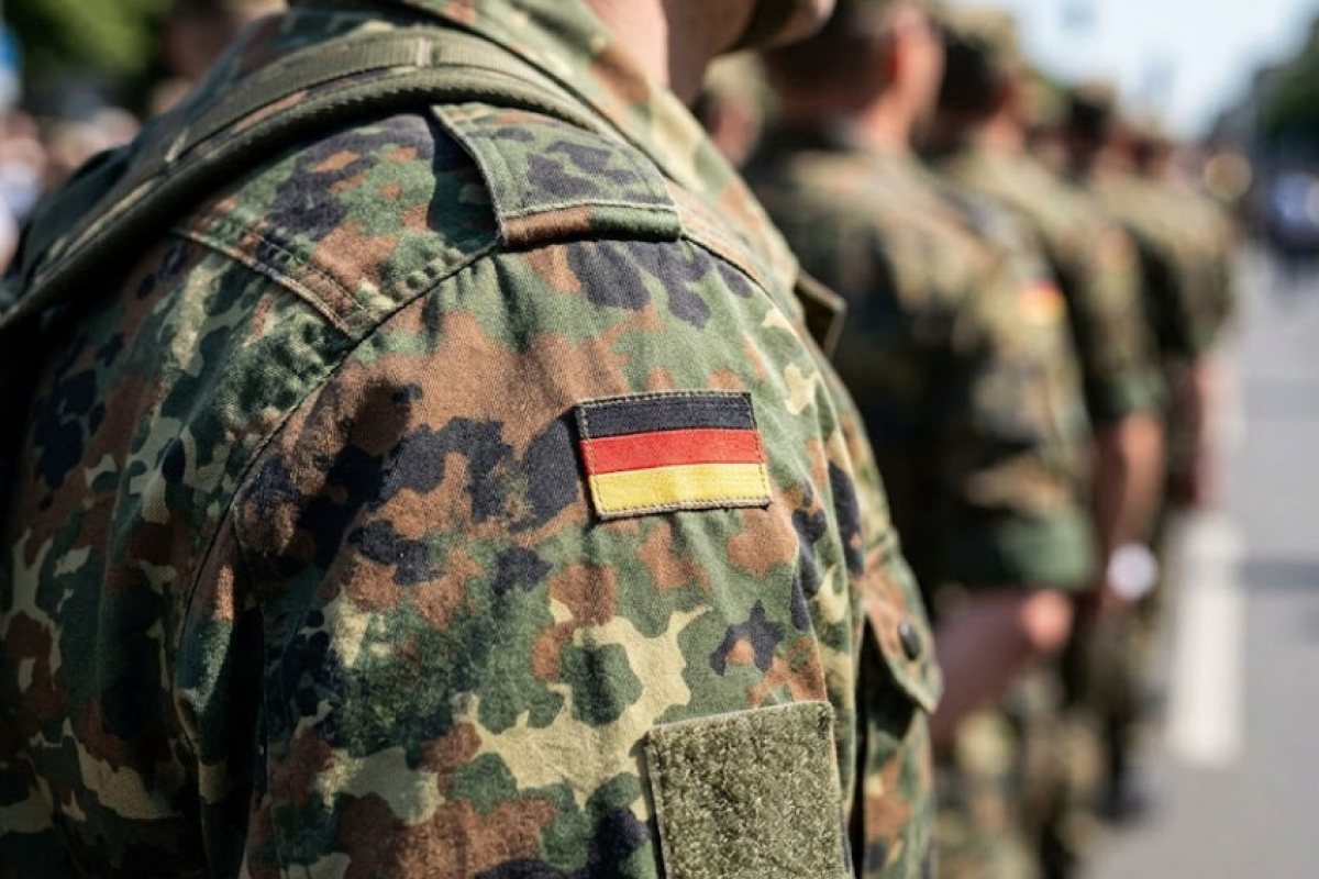 Връщане към Студената война? Германските мъже ще се нуждаят от военно разрешение за дълги пътувания в чужбина