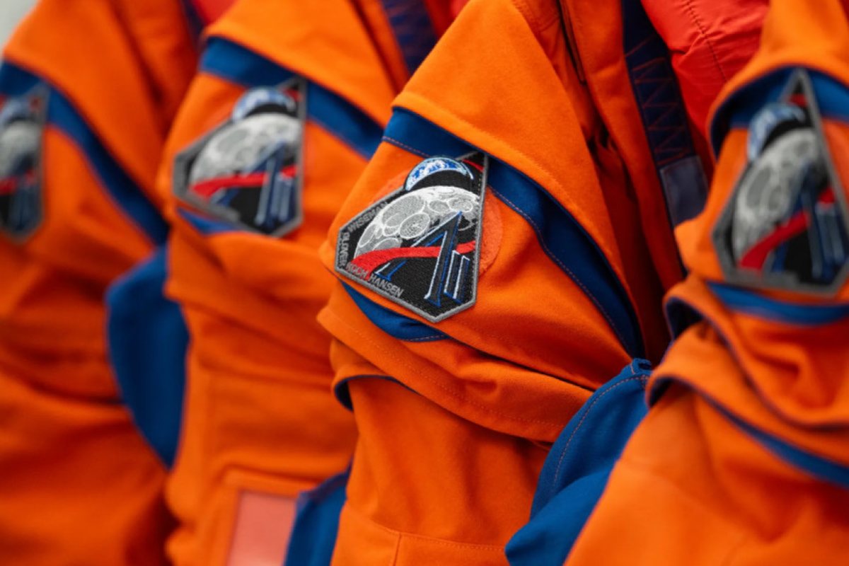 Успех за Artemis II: Астронавтите прелетяха край Луната и поеха обратно към Земята