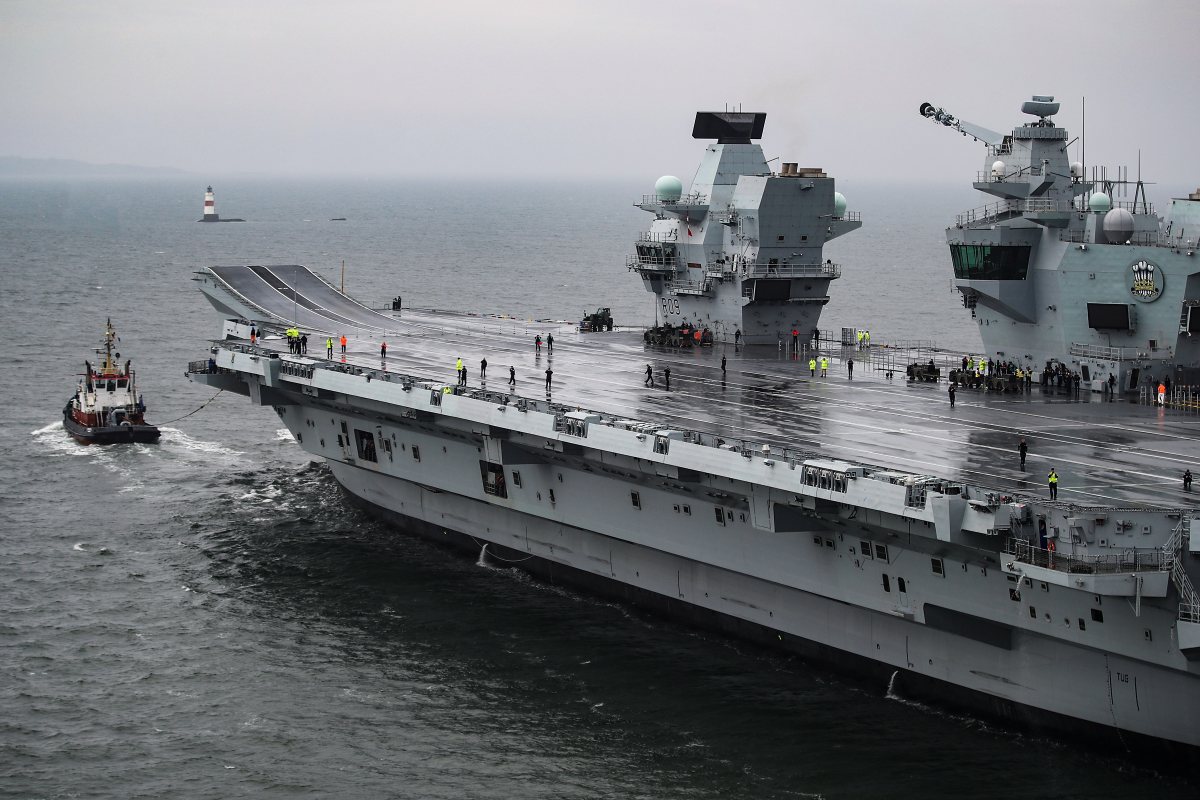 Самолетоносачът HMS Prince of Wales: Технически проблем засегна един от най-големите военни кораби на Великобритания
