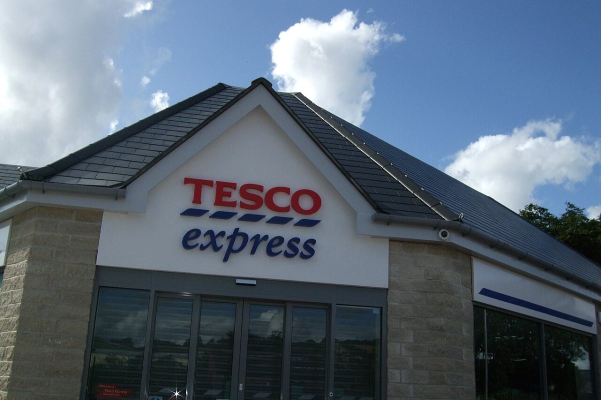 Следи от мишки в Tesco: Магазин в Лондон скри слабия си хигиенен рейтинг след инспекция