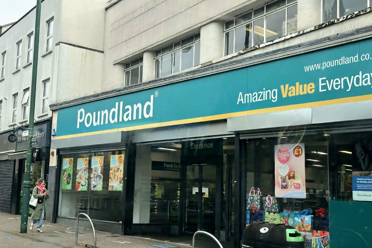 Собственикът на Poundland обмисля продажба на веригата