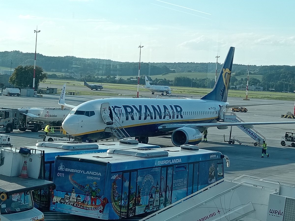 Ryanair съкращава полети и предупреждава за по-скъпи билети