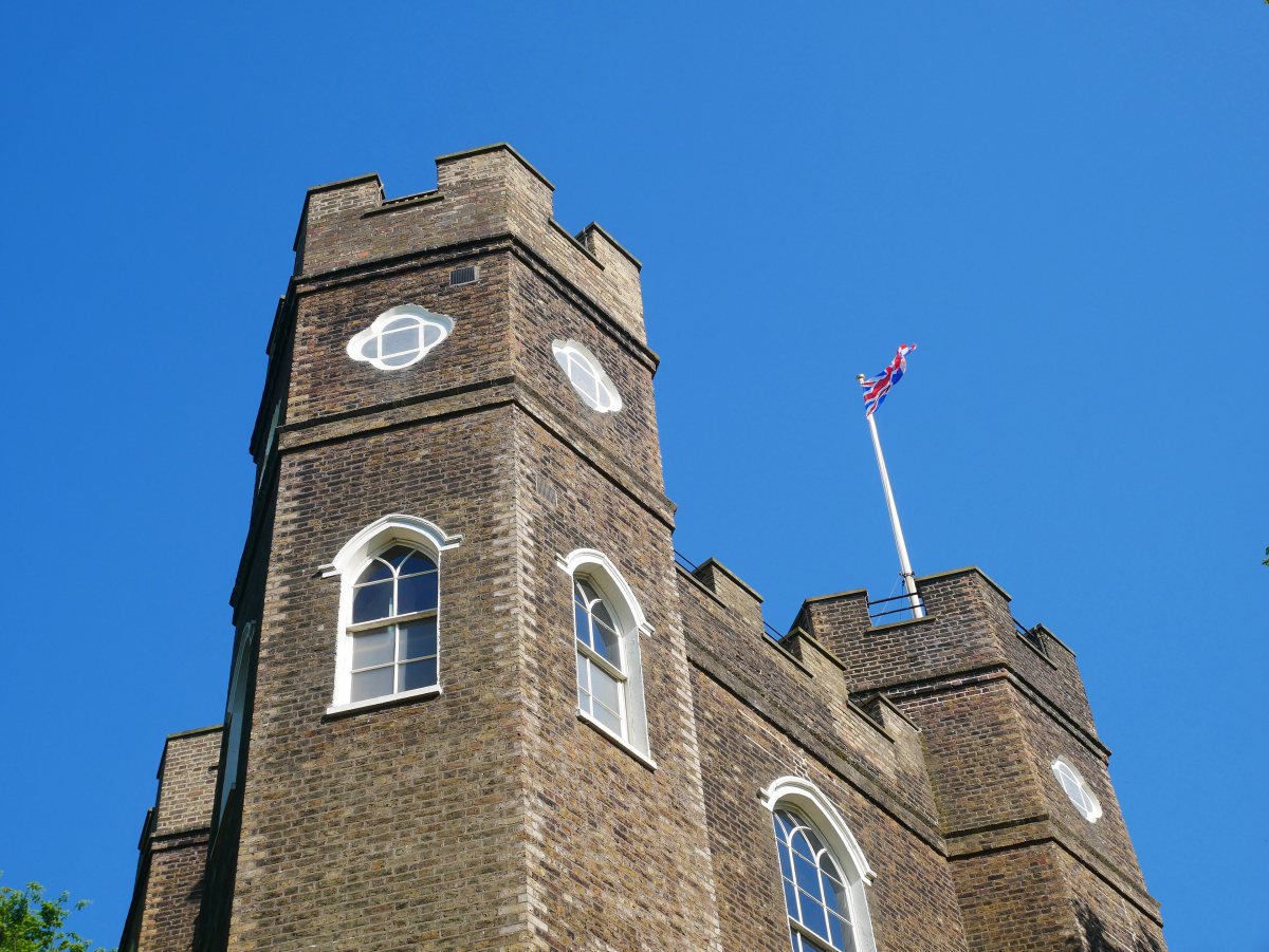 Детайлен изглед на замъка Севърндруг (Severndroog Castle) в Лондон, заснет от югозапад.
