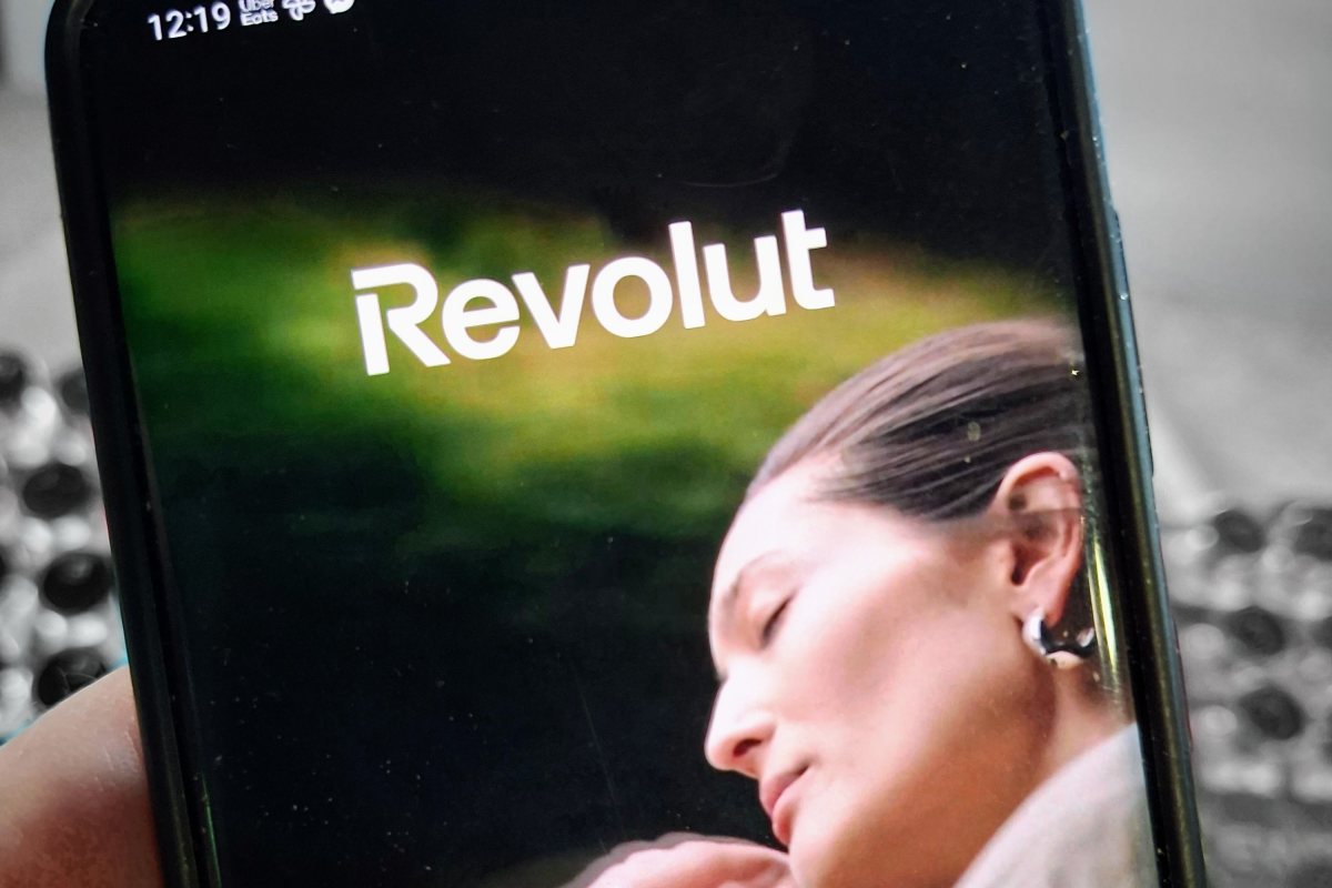 Пробив в Revolut: Изтекоха лични данни след измама