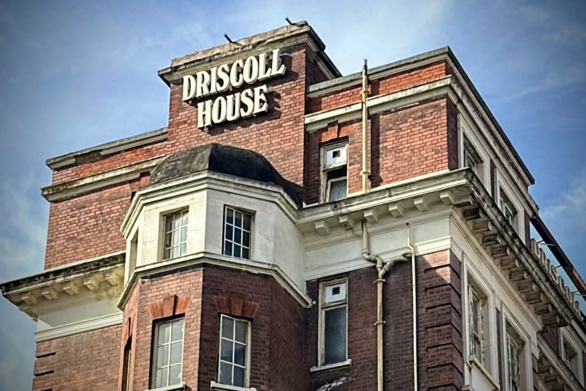 Уикенд история: Тайните зад внушителната фасада на Driscoll House в Лондон