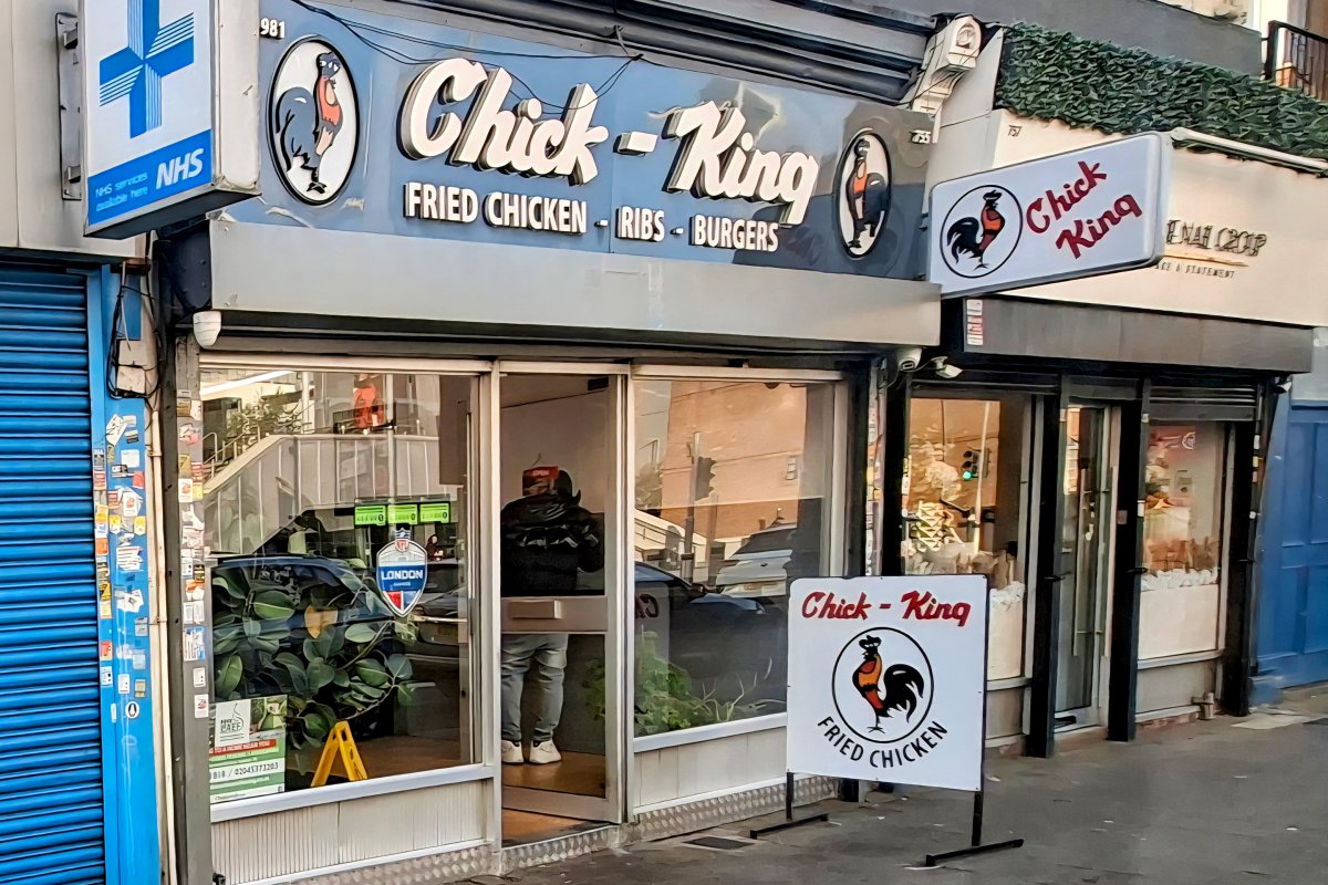 Легендата Chick-King: Историята на емблематичното "пържено пиле" до стадиона на Тотнъм